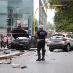 Milano, travolto da auto e schiacciato contro palo: giovane gravissimo