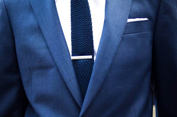 Camera, FdI chiede dress code: no scarpe ginnastica, obbligo cravatta