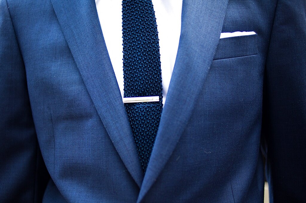 Camera, FdI chiede dress code: no scarpe ginnastica, obbligo cravatta