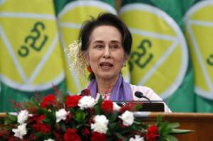 Myanmar, graziata parzialmente Aung San Suu Kyi