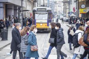 Milano ultimo giorno di mascherine all’aperto