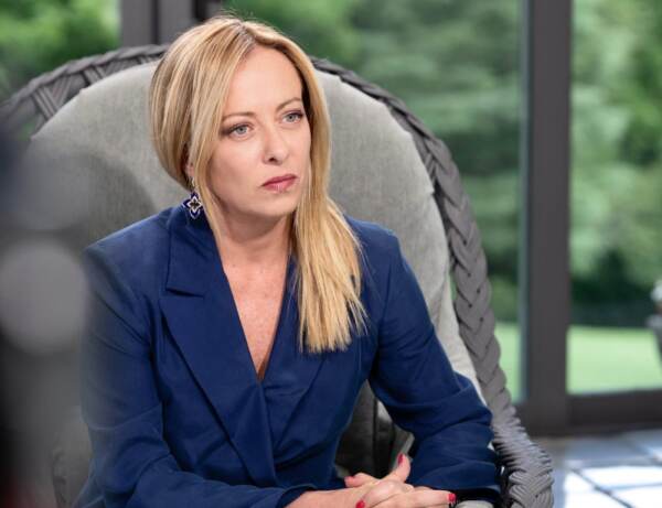 Il Presidente del Consiglio Giorgia Meloni durante l\'intervista a Fox News
