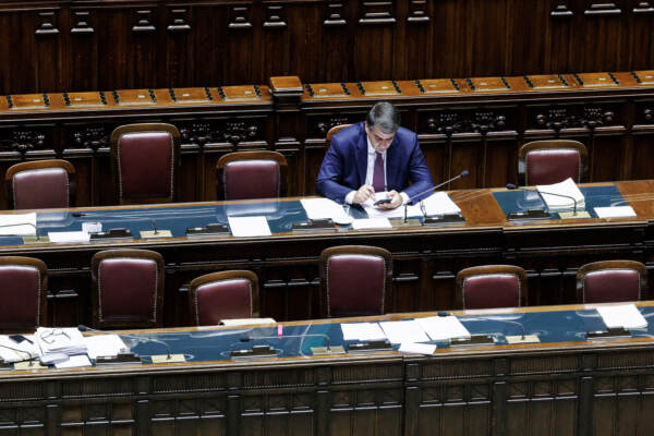 Camera dei deputati - Comunicazioni del ministro Fitto sulla revisione degli investimenti del Pnrr