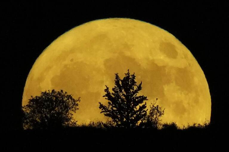 La superluna nel mondo