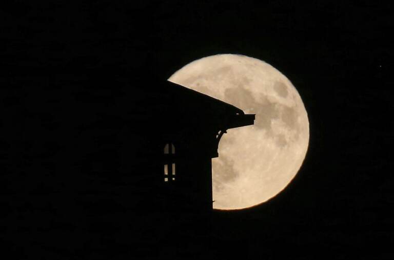 La superluna nel mondo