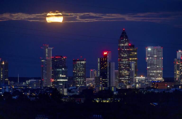 La superluna nel mondo