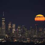 Superluna dello Storione nella notte, spettacolo nei cieli
