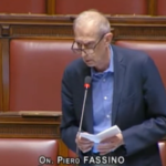 Vitalizi, Fassino mostra busta paga: “Non prendiamo stipendi d’oro”