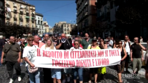 Rdc, corteo a Napoli: cori e slogan contro Giorgia Meloni