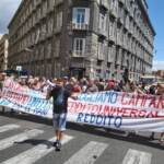 Reddito di cittadinanza, tensione a corteo a Napoli davanti a sede FdI