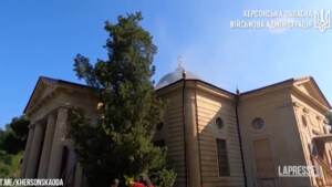 Ucraina, bombe russe sulla cattedrale di Kherson