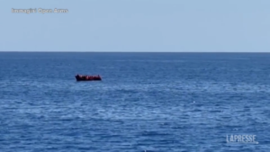 Migranti, Open Arms circondata da barconi nel Mediterraneo