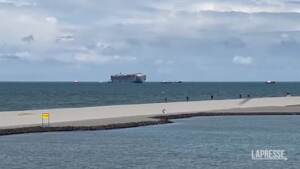 Olanda, nave cargo andato in fiamme: rimorchiato nel porto di Eemshaven