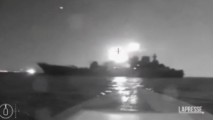 Ucraina, “colpita nave russa nel Mar Nero”: Kiev pubblica il video