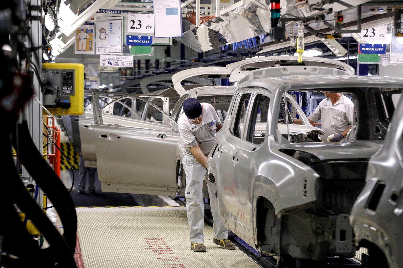 Industria, Istat: produzione +0,5% a giugno ma -1,2% in trimestre