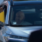 Giornata mondiale Gioventù, Papa Francesco arriva in Praça do Império a Lisbona