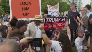 Usa, centinaia di manifestanti protestano contro Trump a Washington