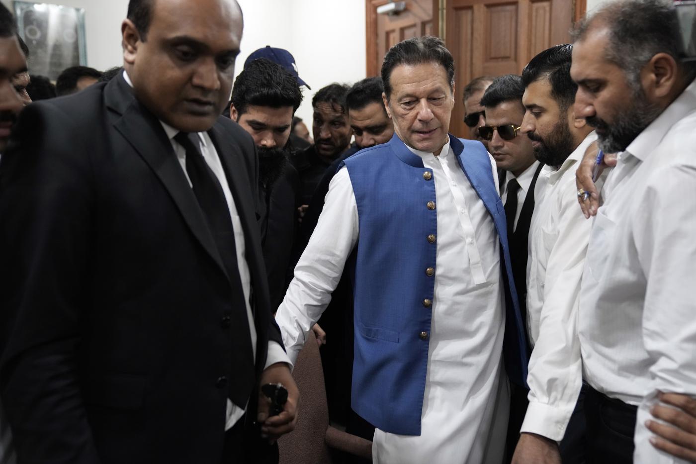 Pakistan, ex premier Imran Khan condannato a 3 anni per corruzione Pakistan, ex premier Imran Khan condannato a 3 anni per corruzione