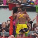Amsterdam si colora di arcobaleno per il Canal Gay Pride