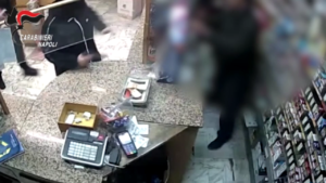 Napoli e Caserta, 27 rapine a commercianti: 4 arresti