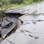 Vermont, piogge torrenziali: voragini in autostrada