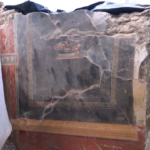Pompei, in un affresco l’antenato della pizza