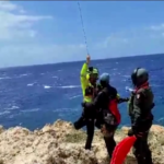 Migranti, 25 bloccati su scogli a Lampedusa: soccorsi in elicottero