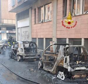 Milano, due auto a fuoco in zona Ponte Nuovo