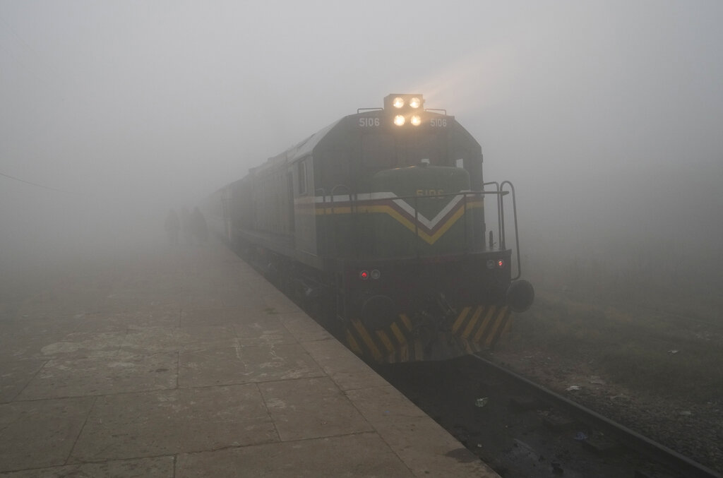 Pakistan, deraglia treno: almeno 30 morti e 60 feriti
