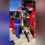 Migranti, Open Arms sbarca a Brindisi con 195 persone a bordo