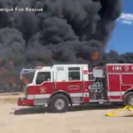 Usa, incendio in deposito plastica: l’enorme colonna di fumo