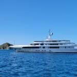 Incendi Sardegna, maxi yacht Dolce&Gabbana ormeggiato vicino a zona roghi