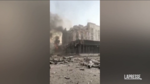 Ucraina, missili russi su Pokrovsk: i palazzi a fuoco dopo l’attacco