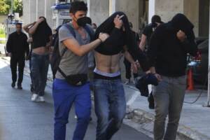 Calcio: scontri Atene, quasi 100 ultrà croati a processo