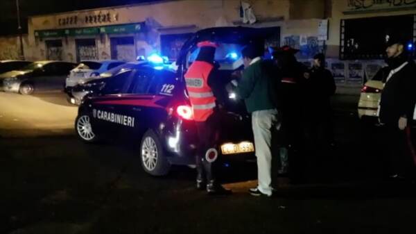 Roma, controlli dei Carabinieri tra le vie della movida notturna