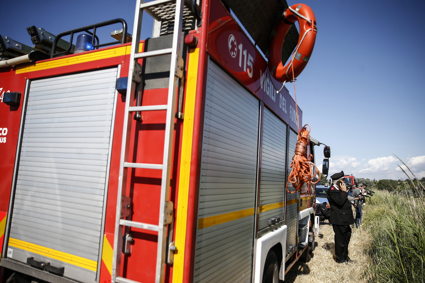 Roma, ultraleggero va fuori pista ed esplode: salvo il pilota Roma, ultraleggero va fuori pista ed esplode: salvo il pilota