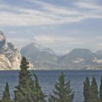 Brescia, biker 27enne cade in montagna e sbatte la testa: morta