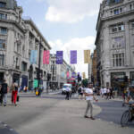Londra, saccheggio di massa a Oxford Street: l’invito dai social