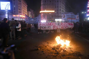 Argentina, fotoreporter muore durante protesta a Buenos Aires