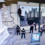 Milano, climber francesi si arrampicano sul Duomo: denunciati