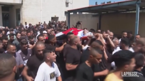 Cisgiordania, funerali di miliziano palestinese ucciso