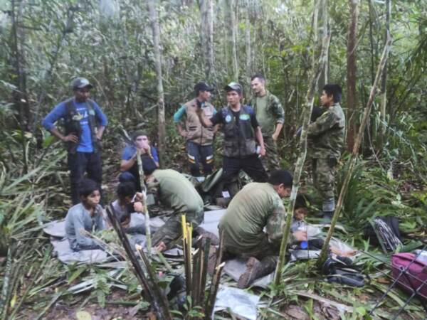 Colombia, Ritrovati vivi i 4 bambini persi nella giungla per 40 giorni dopo un incidente aereo