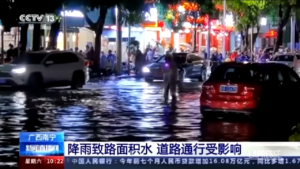 Cina, il tifone Kahnun provoca allagamenti e frane