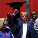 Usa, bagno di folla per Trump a una fiera in Iowa