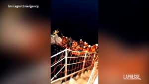 Migranti, domani a Napoli sbarco 76 persone salvate da Emergency