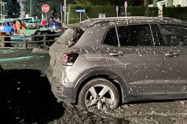 Nubifragio a Bardonecchia, esonda torrente: una colata di fango e detriti in pieno centro