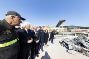 Il Presidente Sergio Mattarella visita il luogo dove è avvenuto il crollo del ponte Morandi