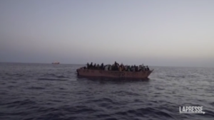 Migranti, Emergency porta in salvo 76 naufraghi