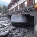 Nubifragio a Bardonecchia, esonda il torrente: le immagini