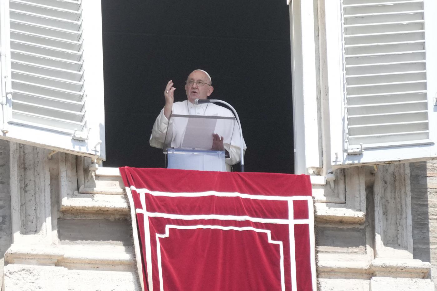 Ucraina, Papa: “Frastuono delle armi copre tentativi di dialogo”